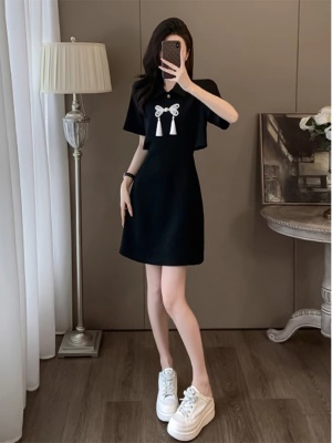 黑色娃娃领连衣裙显瘦气质洋气减龄小黑裙露腰休闲T恤裙子女夏季