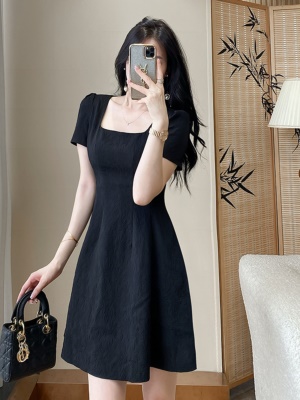 2025新款法式气质方领黑色连衣裙子女装夏季显瘦小个子蓬蓬小黑裙