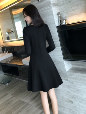 秋季黑色连衣裙秋装小个子新款女装赫本风小黑裙修身显瘦高端名媛