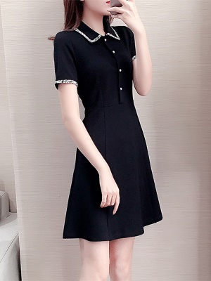 白色POLO领连衣裙女夏2025新款法式高级感收腰气质显瘦小黑裙大码