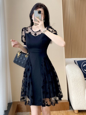 夏季2025新款女气质修身显瘦黑色蕾丝连衣裙小个子露肩赫本小黑裙