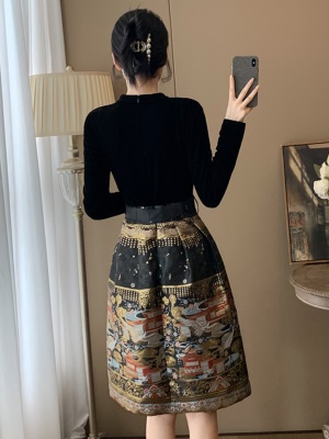 新中式国风旗袍丝绒连衣裙女秋冬高级感假两件刺绣提花汉服马面裙