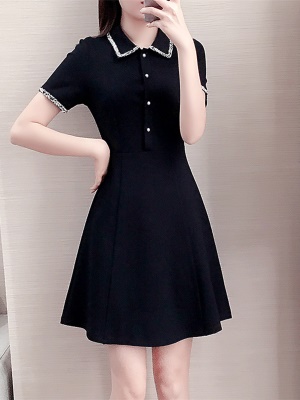 白色POLO领连衣裙女夏2025新款法式高级感收腰气质显瘦小黑裙大码