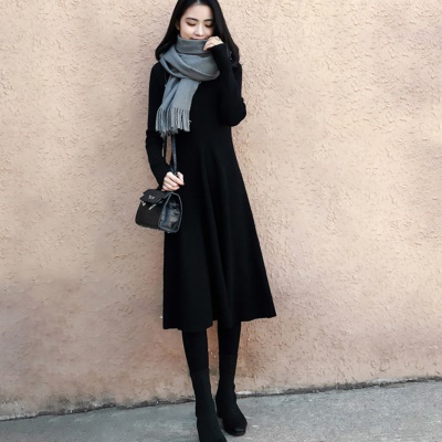 针织连衣裙秋冬2025新款打底小黑裙a字裙配大衣的内搭毛衣长裙子