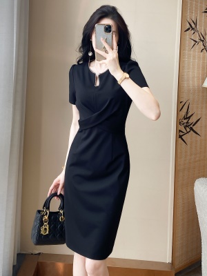黑色包臀连衣裙夏季高端轻奢女装修身显瘦气质鱼尾裙通勤OL小黑裙