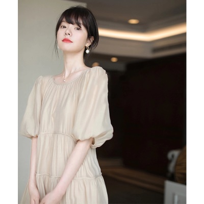 夏季新款高级法式复古连衣裙女设计感小众遮肚显瘦短袖温柔风裙子