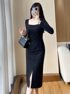 赫本风黑色包臀连衣裙女气质高端小黑裙轻奢名媛修身显瘦长裙秋冬
