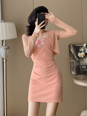 小香风粉色气质吊带连衣裙女夏新款时尚性感包臀裙防晒小衫两件套