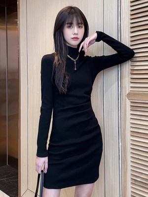 打底连衣裙女秋冬季2025新款配大衣黑色包臀裙内搭裙子修身小个子