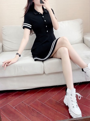 2025春夏新款显瘦A摆POLO领高级黑色气质休闲短袖连衣裙女设计感