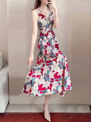 碎花吊带连衣裙女夏2025新款名媛气质海边沙滩度假露背显瘦长裙子