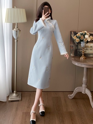 新中式国风连衣裙女秋冬新款加绒气质刺绣旗袍改良复古裙子中长款