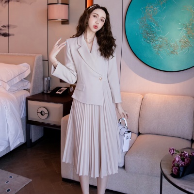 2025年秋季新款女法式复古御姐轻熟风设计感拼接百褶西装连衣裙女