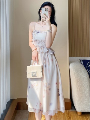 夏季今年流行穿搭吊带裙套装2025新款女甜辣风小个子碎花半裙套装