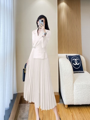 秋季新款高级感黑色长袖西装连衣裙职业显瘦收腰假两件百褶长裙子