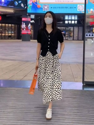 小香风高级感气质半身裙套装两件套小个子赫本风连衣裙子女夏2025