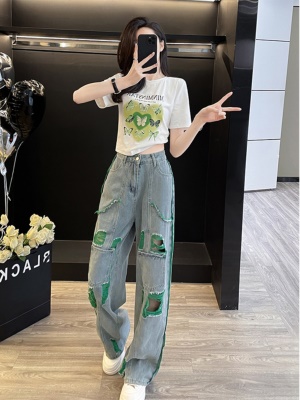 今年流行时尚套装女夏季新款多巴胺穿搭短袖T恤阔腿牛仔裤两件套