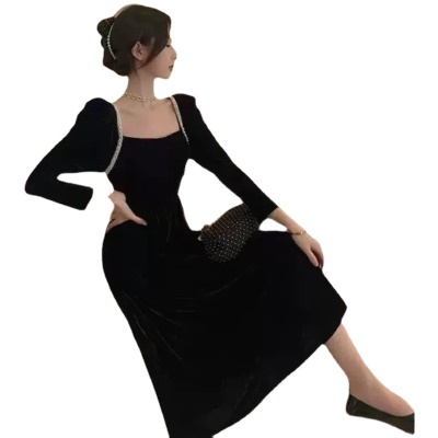 秋冬新款晚礼服法式小众赫本风小黑裙方领黑色金丝绒连衣裙女秋季