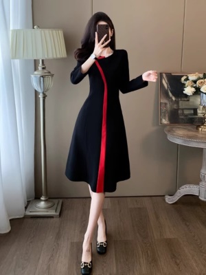 高级感黑色职业连衣裙女秋冬2025新款显瘦气质干练礼服裙高端轻奢