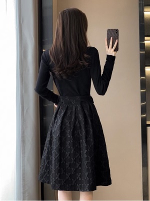 黑色赫本连衣裙高级感女春秋季2025新款气质高端收腰显瘦小黑裙子