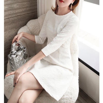 早春气质高级感白色连衣裙女名媛轻奢七分袖提花收腰显瘦a字裙子