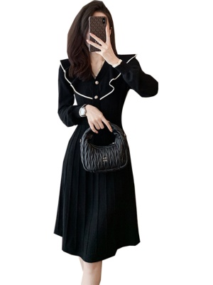 赫本风黑色针织连衣裙高级感女秋冬配大衣内搭收腰小黑裙打底裙子
