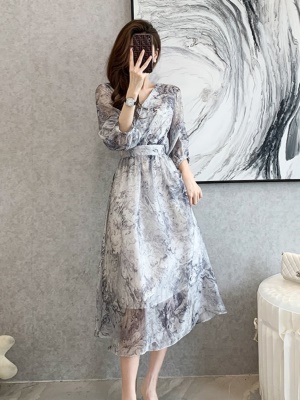 高级感法式雪纺碎花连衣裙女夏2025新款气质高端轻奢收腰显瘦裙子