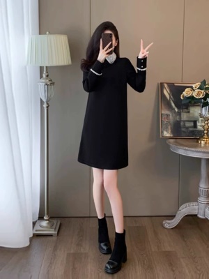 气质名媛小香风黑色娃娃领连衣裙高级感显瘦宽松洋气赫本风小黑裙