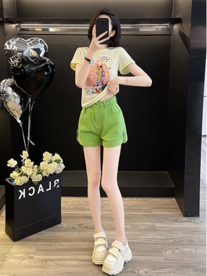 小个子穿搭休闲运动套装夏季减龄洋气多巴胺印花短袖T短裤两件套