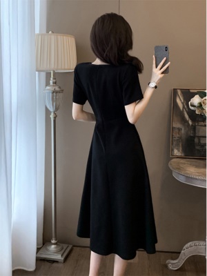 黑色气质连衣裙女夏季2025新款遮肉显瘦洋气法式高级感赫本小黑裙