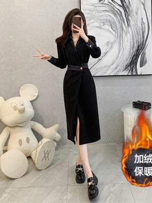 秋冬新款高级感衬衫黑色连衣裙子收腰显瘦职业高端气质V领小黑裙