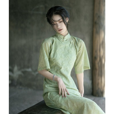 新中式改良旗袍裙开叉2025夏季新款年轻款倒大袖法式绿色连衣裙女