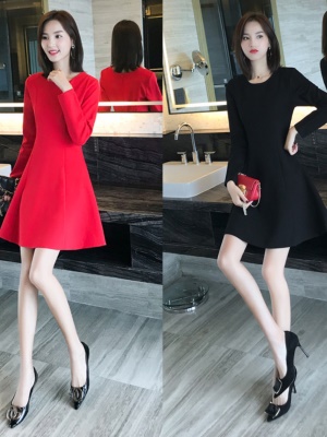 秋季黑色连衣裙秋装小个子新款女装赫本风小黑裙修身显瘦高端名媛