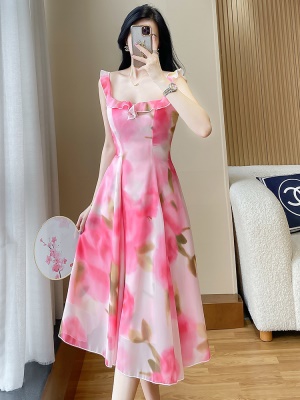 三亚海边度假沙滩吊带连衣裙女夏2025夏季新款法式雪纺收腰长裙子