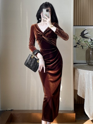 2025秋季新款时尚气质丝绒连衣裙显瘦高级感包臀一步裙宴会晚礼服