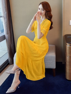 黄色雪纺仙女连衣裙春夏2025新款夏天流行修身显瘦气质茶歇长裙子