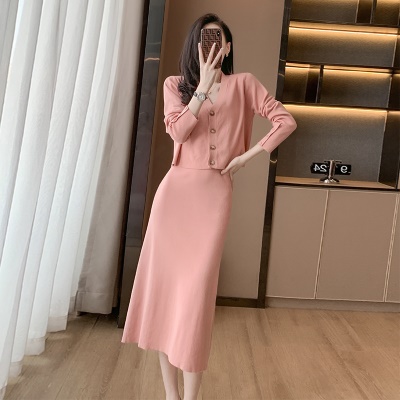 气质女神范针织吊带长裙两件套高级感法式开衫搭配粉色连衣裙早秋