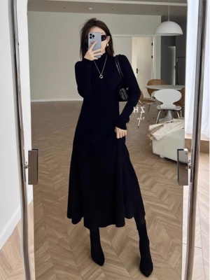 法式配大衣长款毛衣裙女秋冬新款高级感半高领内搭打底针织连衣裙