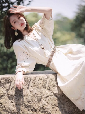 女装2025新款夏季裙子高级感气质纯棉长裙法式镂空V领白色连衣裙