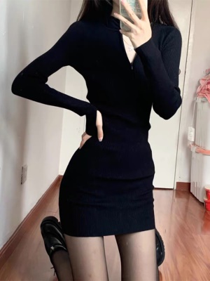 性感辣妹拉链紧身包臀针织毛衣打底连衣裙女秋冬季收腰短裙小黑裙