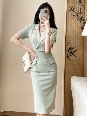 2025夏季豆绿色西装连衣裙气质女神范高级感时尚减龄职场通勤女装