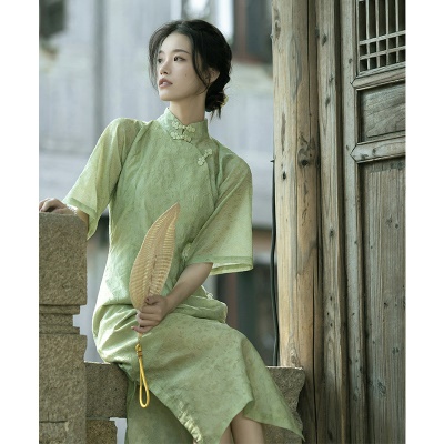 新中式改良旗袍裙开叉2025夏季新款年轻款倒大袖法式绿色连衣裙女