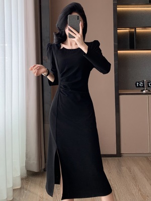 红色连衣裙女法式长袖订婚礼服日常可穿赫本小红裙高级感新年早秋