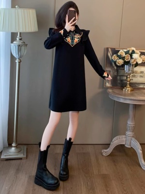 新中式国风女装刺绣连衣裙女秋冬2025新款高级感超好看气质小黑裙