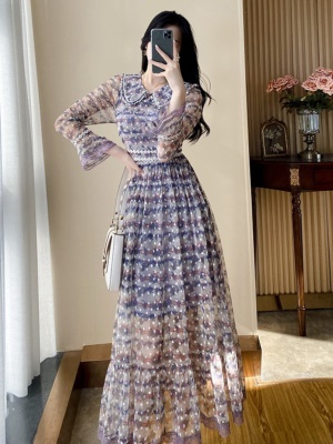 初秋法式长袖碎花连衣裙2025秋季新款娃娃领减龄时尚收腰显瘦裙子
