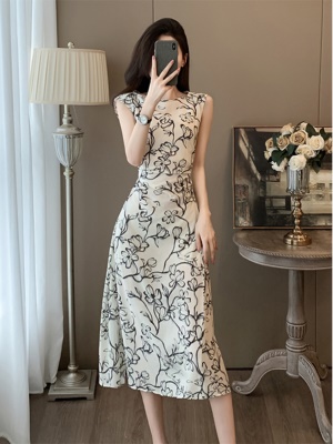 碎花无袖雪纺连衣裙女夏季新款收腰气质高级感绝美法式背心长裙子