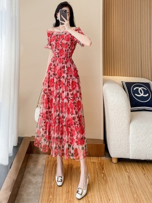 红色雪纺连衣裙女2025夏季新款名媛气质显瘦法式碎花海边度假裙子