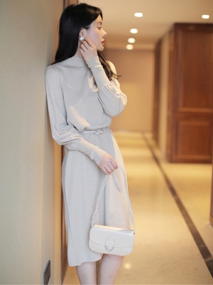 法式高级感名媛配大衣内搭长裙中长款过膝打底针织连衣裙女秋冬季