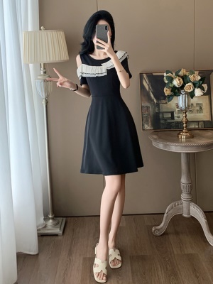 洋气露肩短袖小黑裙子女夏季新款时尚韩版减龄显瘦黑色连衣裙潮