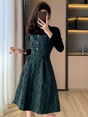 小香风毛衣连衣裙女装秋冬新款气质高级感名媛修身晚礼服中长裙子